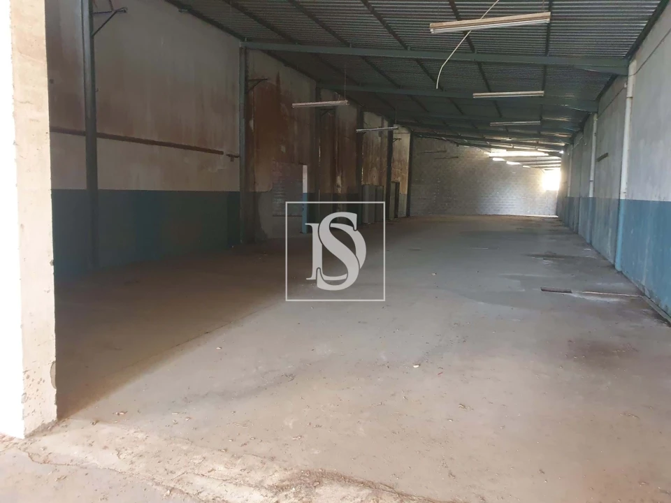 Armazém para Arrendamento em Juncal Foto 4