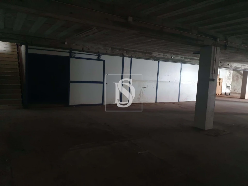 Armazém para Arrendamento em Juncal Foto 7