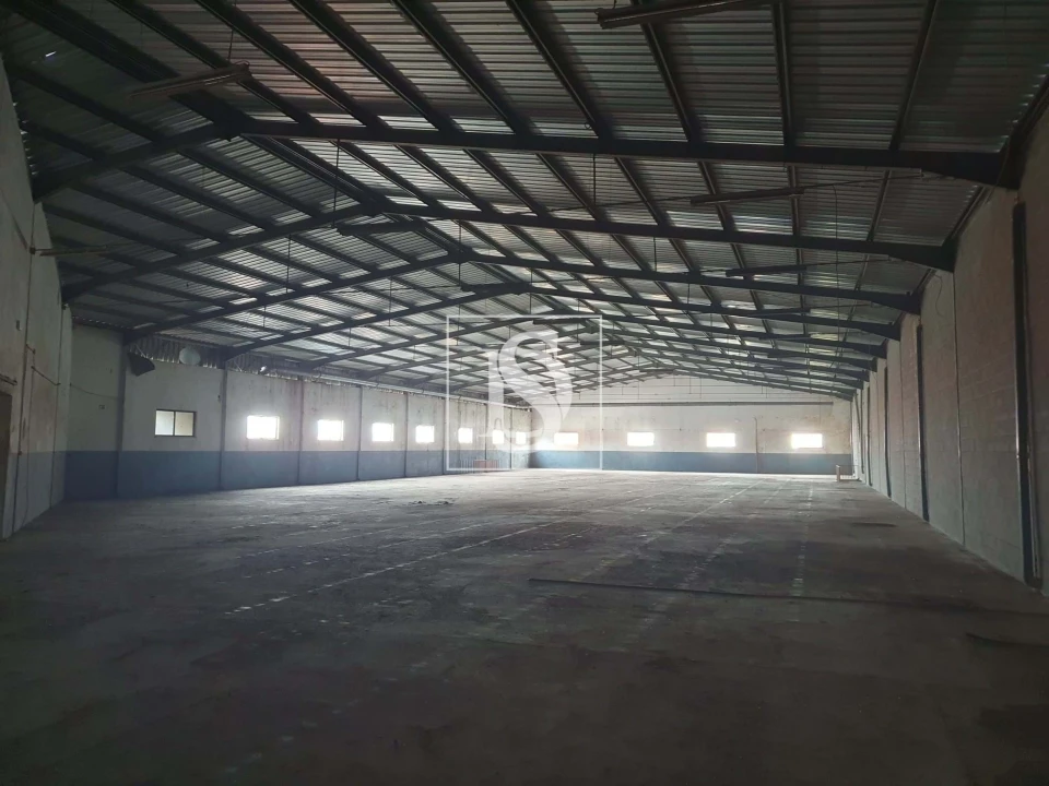 Armazém para Arrendamento em Juncal Foto 2