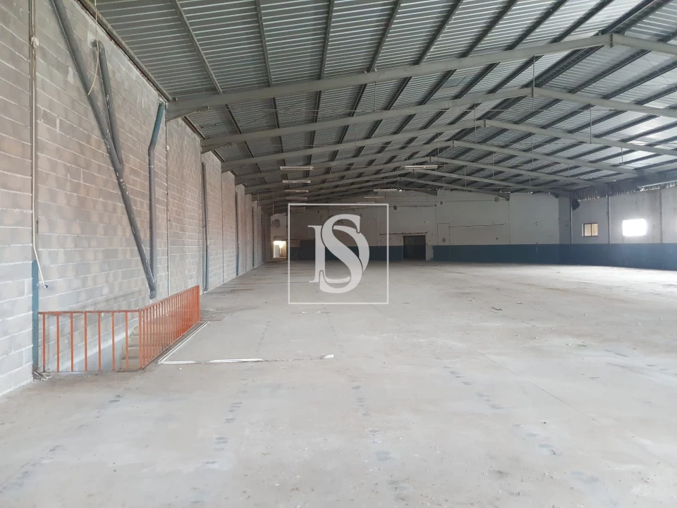 Armazém para Arrendamento em Juncal Foto 6