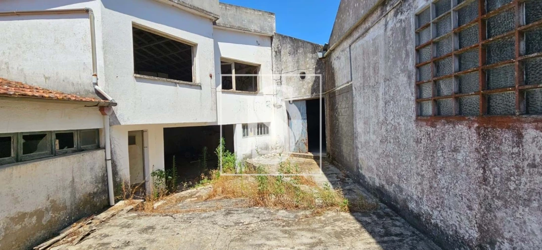 Armazém para Venda em Minde