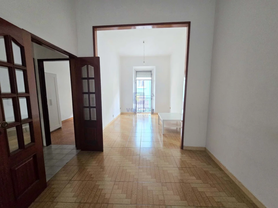 Apartamento T2 para Venda em Penha de França Foto 3