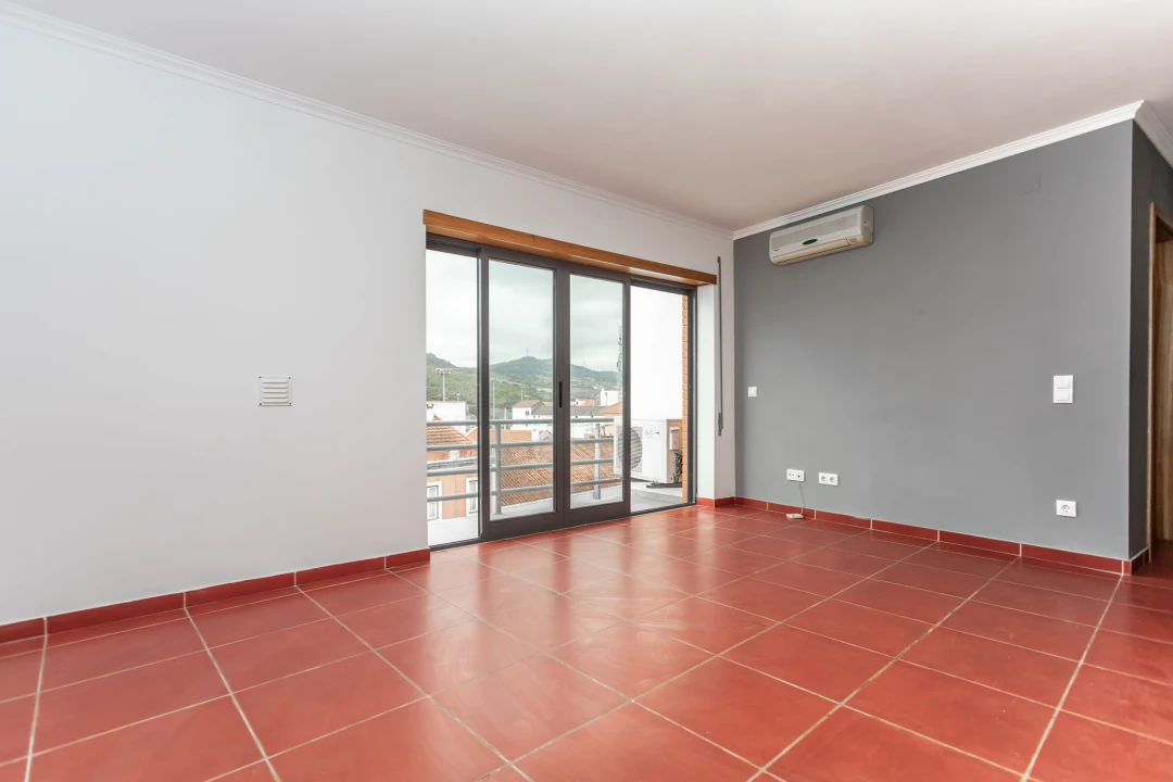 Apartamento T1 para Venda em Loures Foto 2