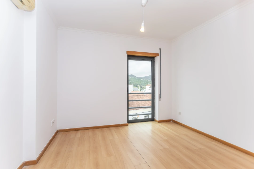 Apartamento T1 para Venda em Loures Foto 6