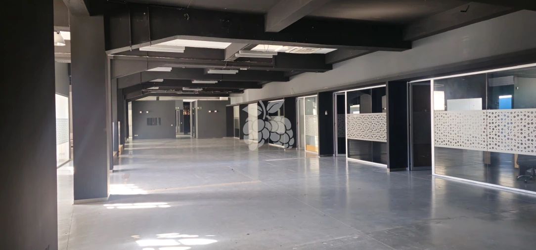 Negócio para Arrendamento em Carnaxide e Queijas Foto 4