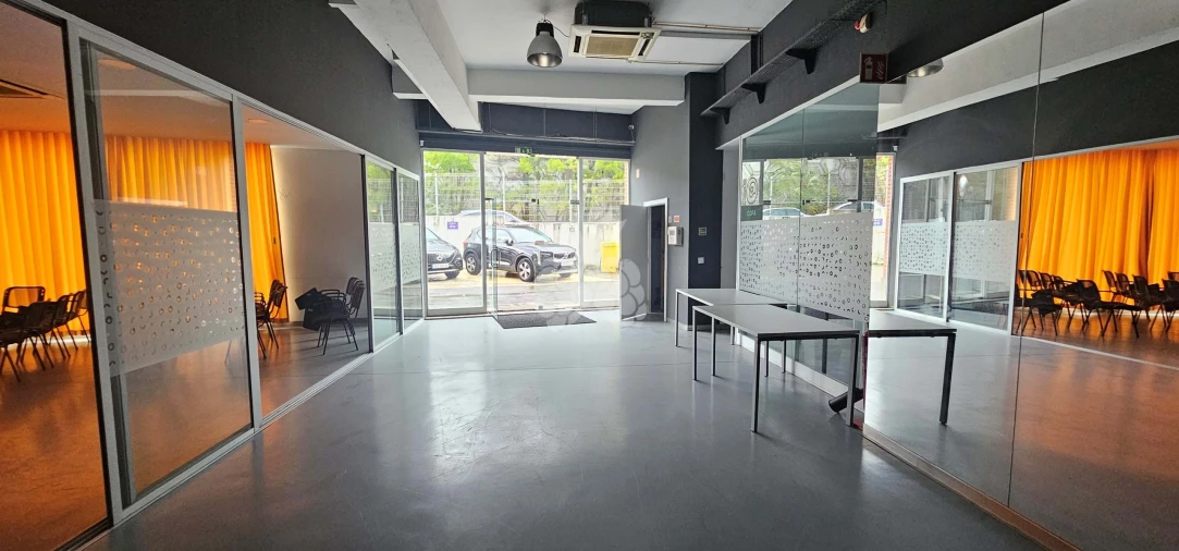 Negócio para Arrendamento em Carnaxide e Queijas