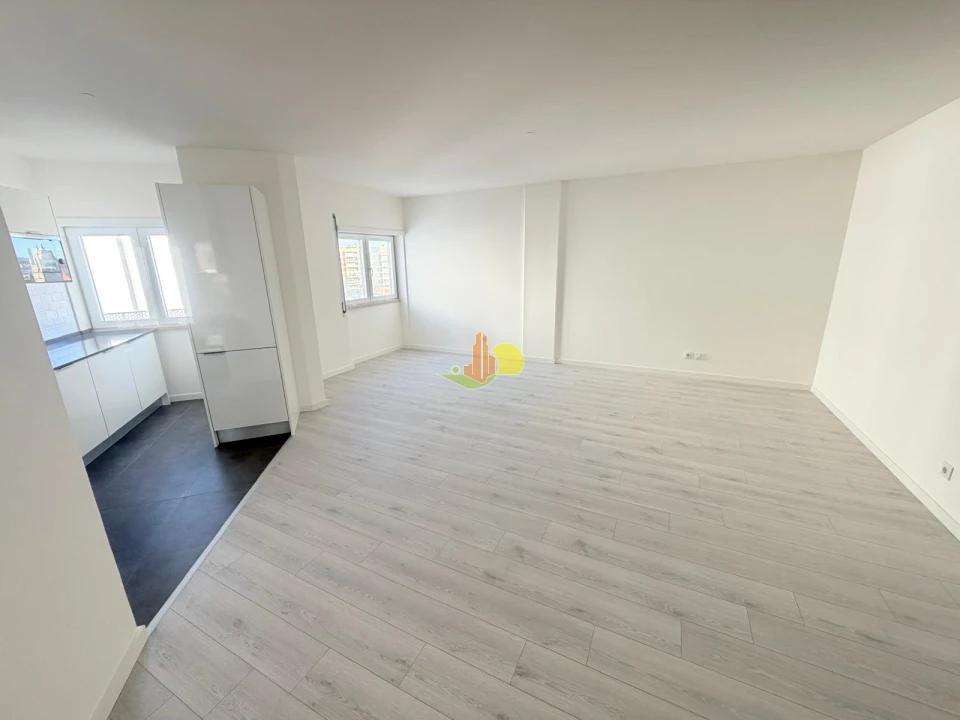 Apartamento T0 para Venda em Buarcos Foto 16