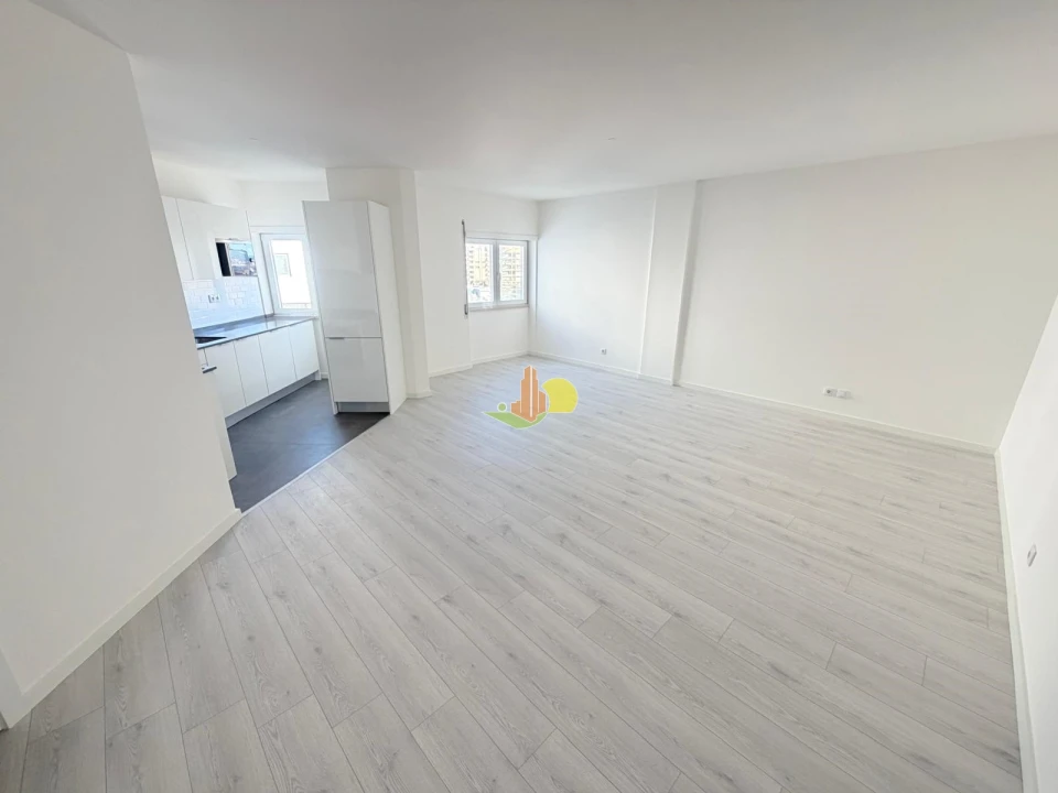 Apartamento T0 para Venda em Buarcos Foto 14