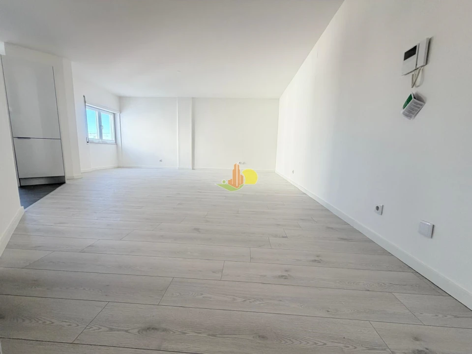 Apartamento T0 para Venda em Buarcos Foto 4