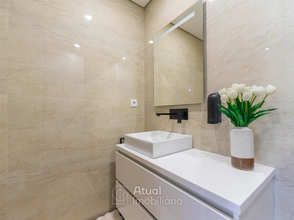 Moradia T3 para Venda em Guardizela Foto 17