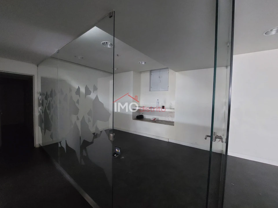 Loja para Arrendamento em Sé e São Lourenço Foto 5