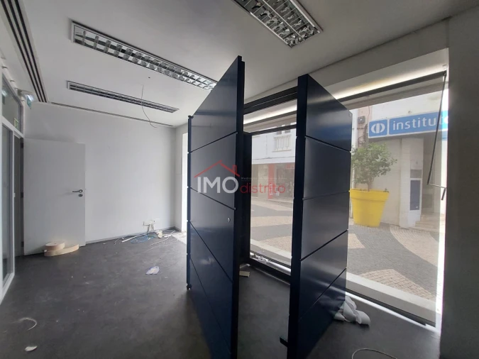 Loja para Arrendamento em Sé e São Lourenço Foto 3