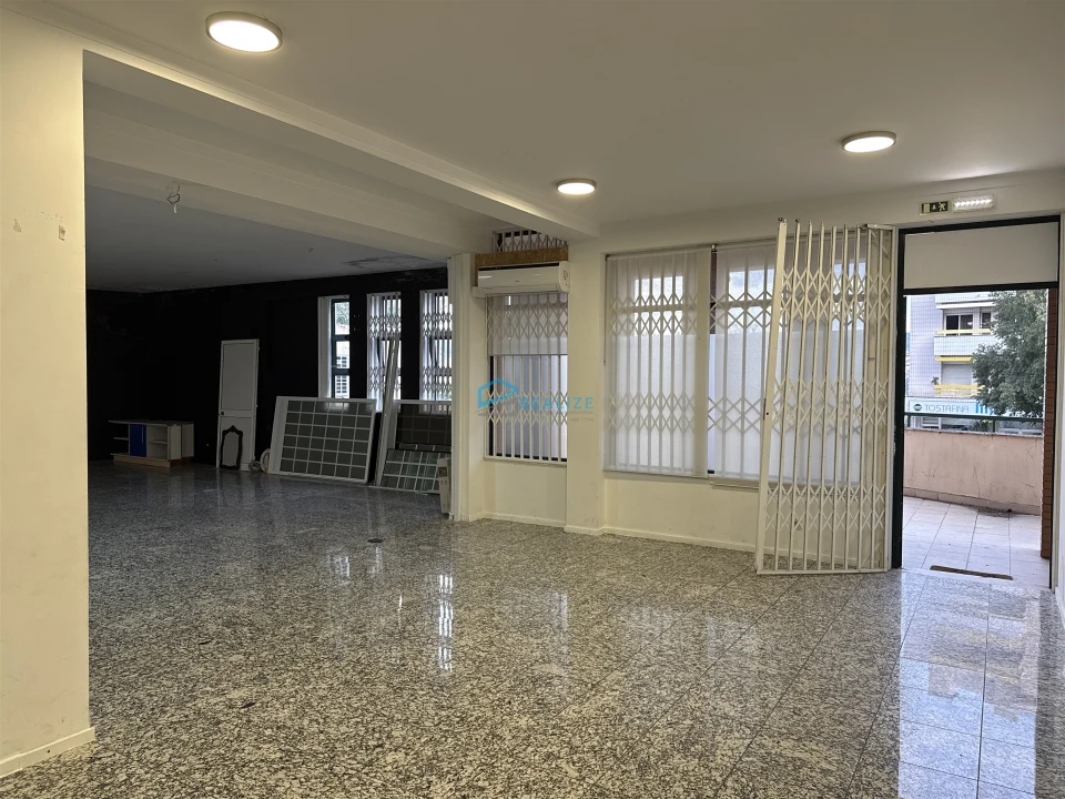 Loja para Arrendamento em Nossa Senhora da Conceição, São Pedro e São Dinis Foto 3