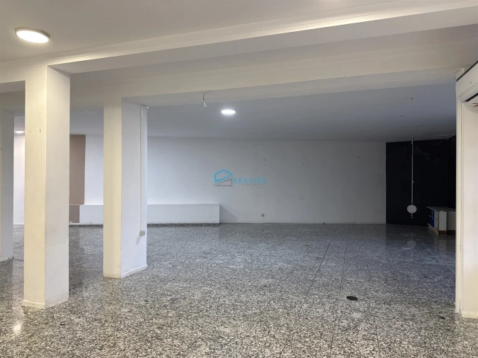 Loja para Arrendamento em Nossa Senhora da Conceição, São Pedro e São Dinis Foto 2