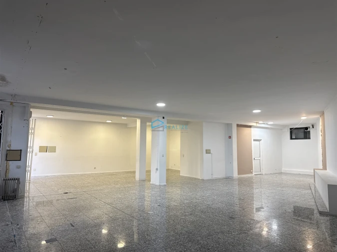 Loja para Arrendamento em Nossa Senhora da Conceição, São Pedro e São Dinis Foto 9