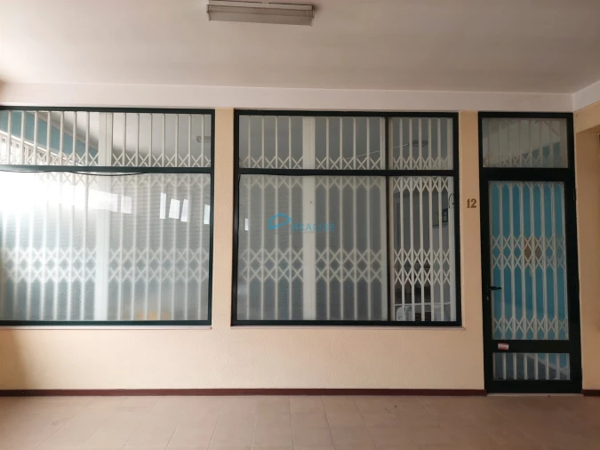 Loja para Arrendamento em Nossa Senhora da Conceição, São Pedro e São Dinis Foto 2