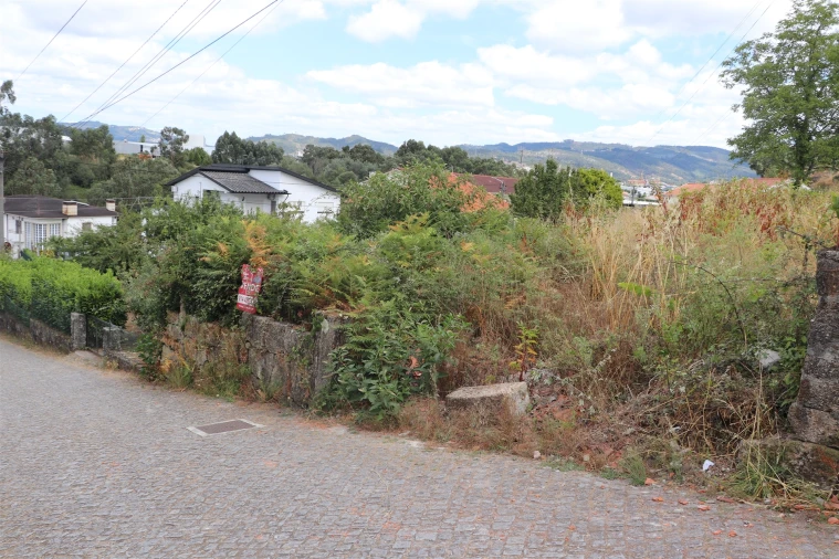 Terreno para Venda em São Tomé de Negrelos Foto 1