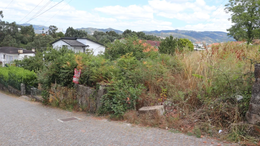 Terreno para Venda em São Tomé de Negrelos