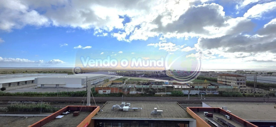 Apartamento T3 para Venda em Póvoa de Santa Iria e Forte da Casa Foto 18