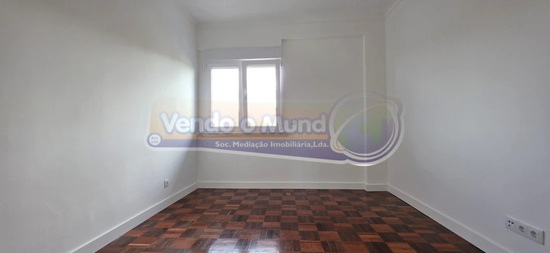 Apartamento T3 para Venda em Póvoa de Santa Iria e Forte da Casa Foto 14