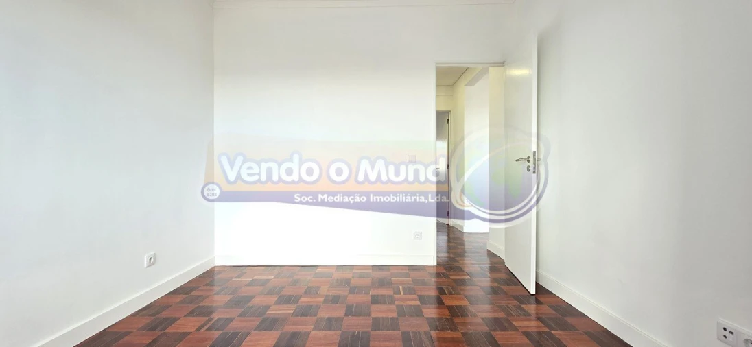 Apartamento T3 para Venda em Póvoa de Santa Iria e Forte da Casa Foto 9