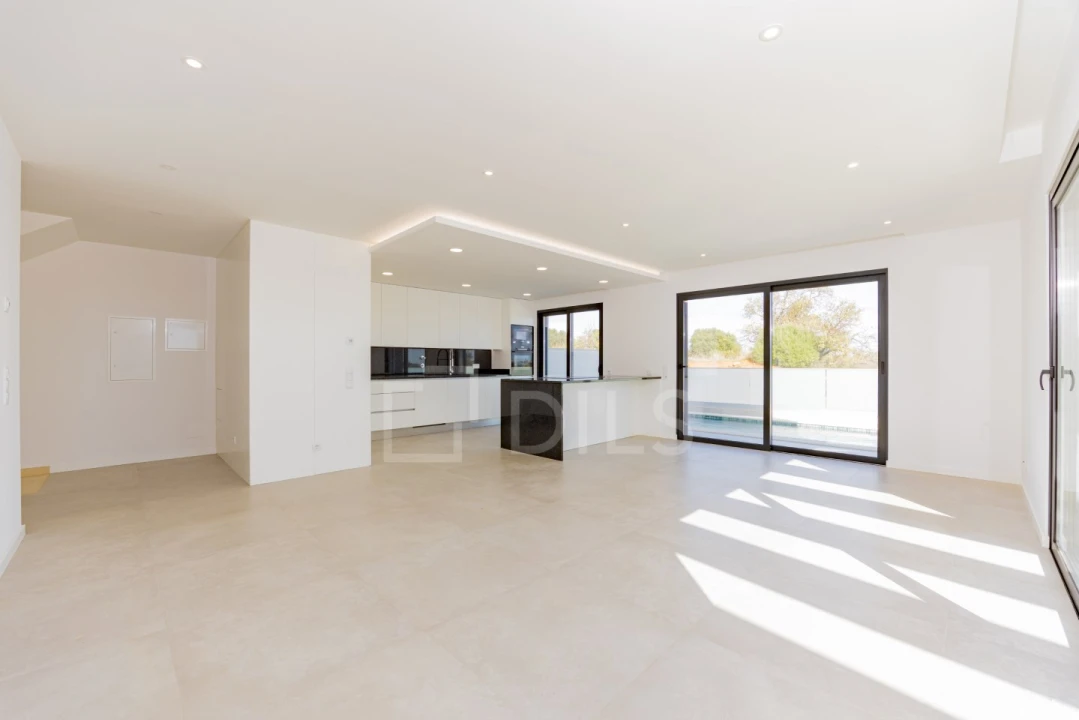 Moradia T3 para Venda em Mexilhoeira Grande Foto 2