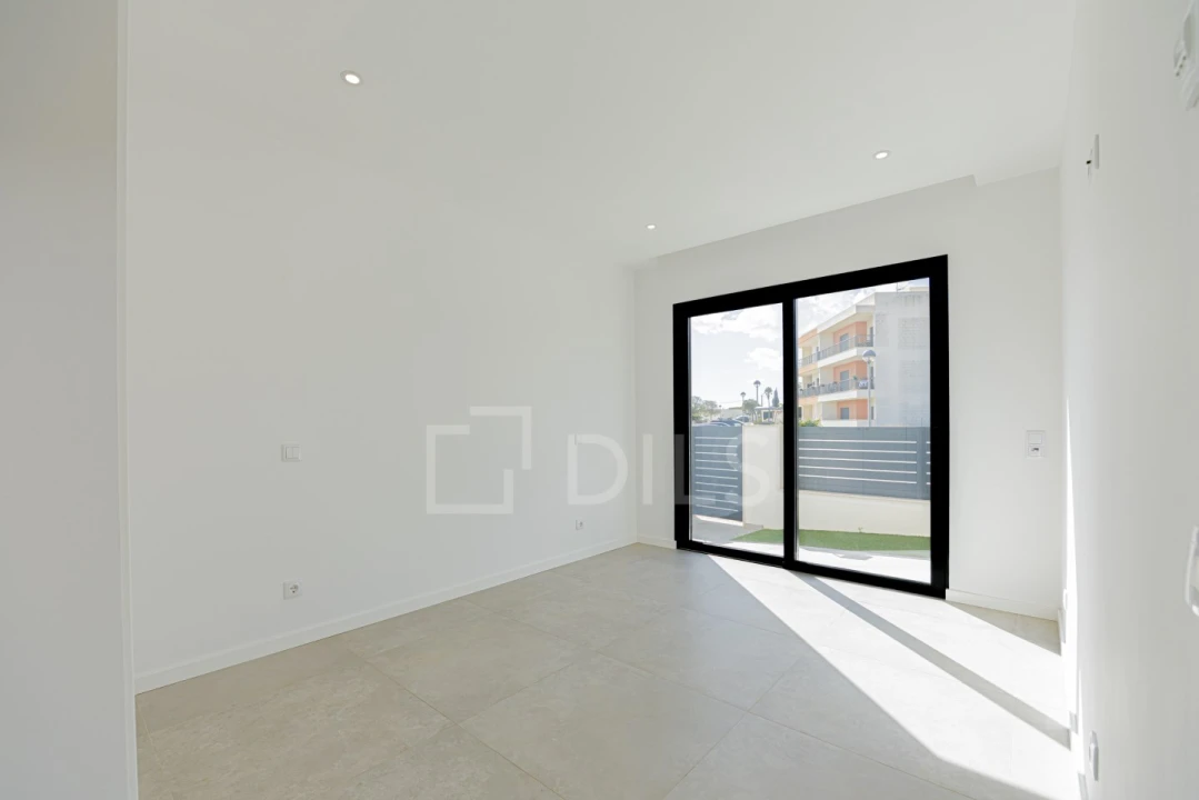 Moradia T3 para Venda em Mexilhoeira Grande Foto 13