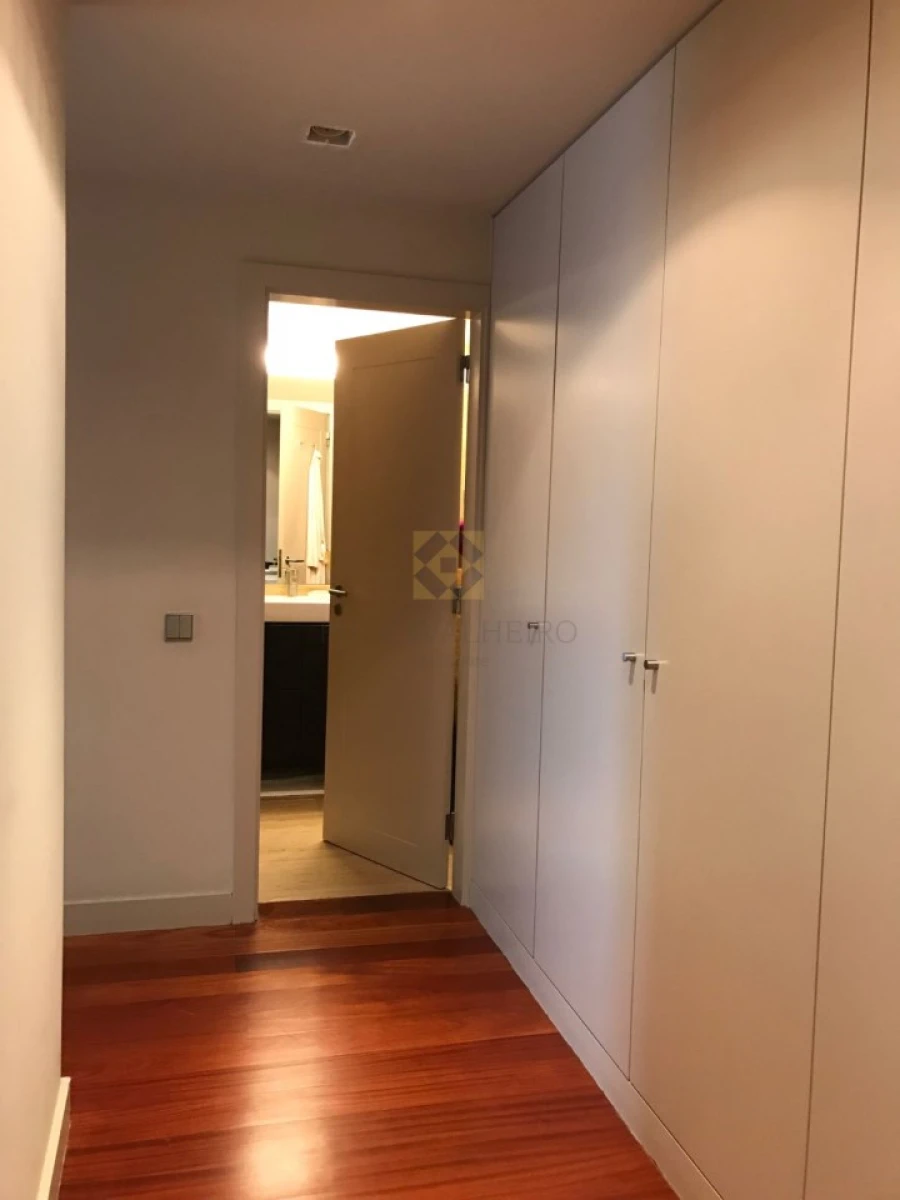 Apartamento T4 para Venda em Aldoar, Foz do Douro e Nevogilde Foto 2