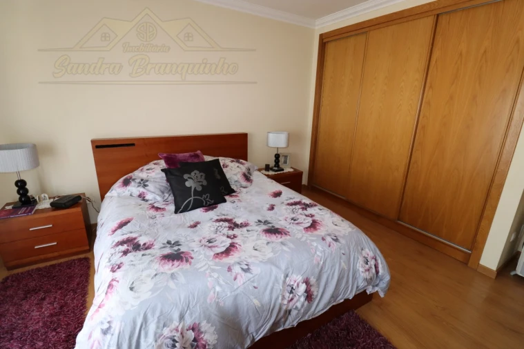 Moradia T3 para Venda em Silveira Foto 48