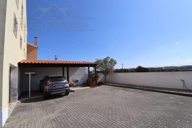 Moradia T3 para Venda em Silveira Foto 51