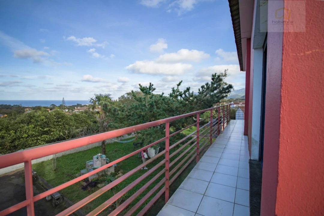 Moradia T4 para Venda em Pico da Pedra Foto 26