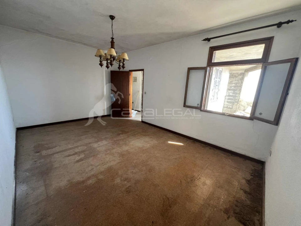 Moradia T2 para Venda em Canhas Foto 4