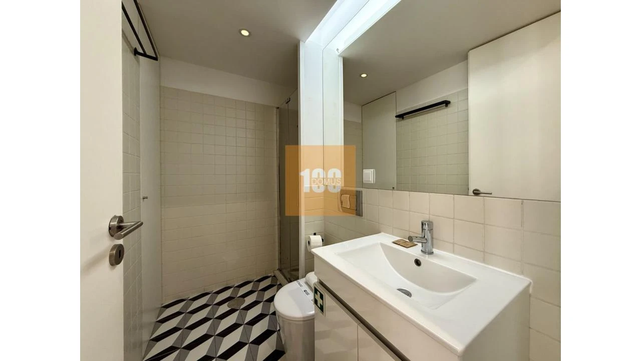 Apartamento T1 para Venda em Cedofeita, Santo Ildefonso, Sé, Miragaia, São Nicolau e Vitória Foto 4