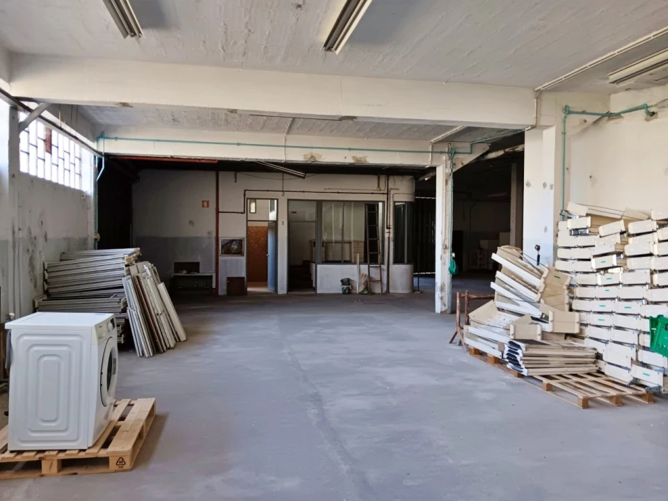 Armazém para Venda em Nogueira e Silva Escura Foto 3