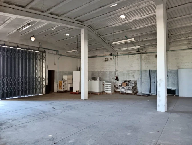 Armazém para Venda em Nogueira e Silva Escura Foto 2