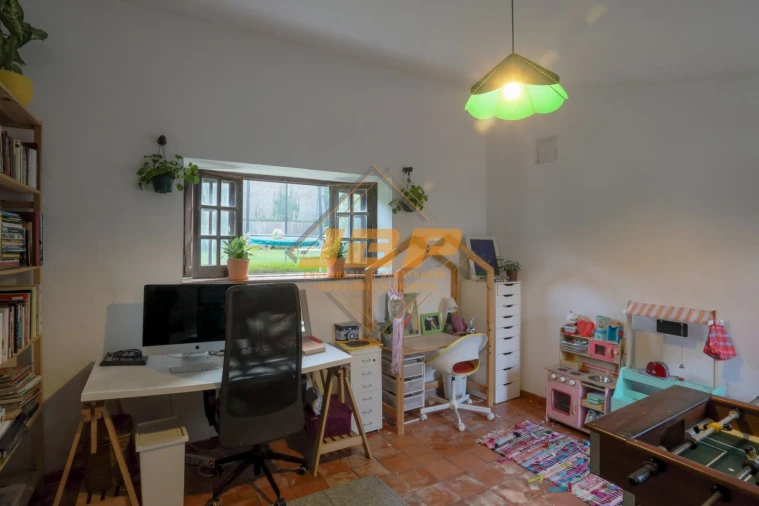 Moradia T1 para Venda em Po Foto 31