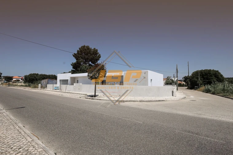 Moradia T4 para Venda em Nadadouro Foto 7