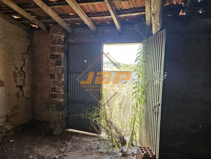 Garagem para Venda em Tornada e Salir do Porto Foto 15