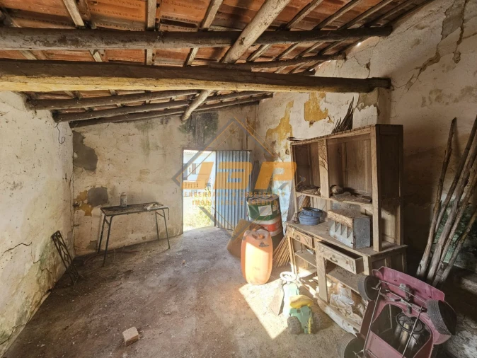 Garagem para Venda em Tornada e Salir do Porto Foto 24