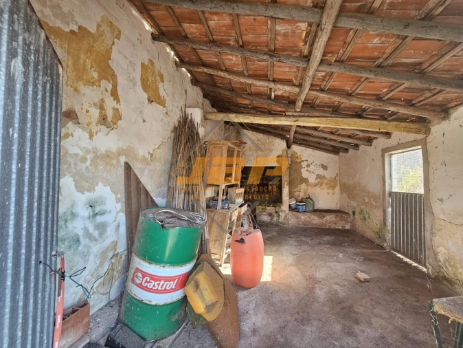 Garagem para Venda em Tornada e Salir do Porto Foto 18