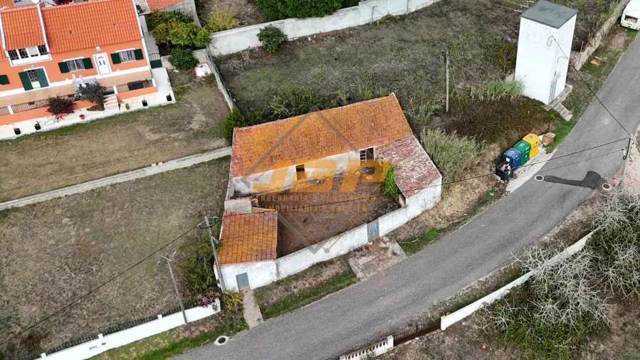 Garagem para Venda em Tornada e Salir do Porto Foto 6