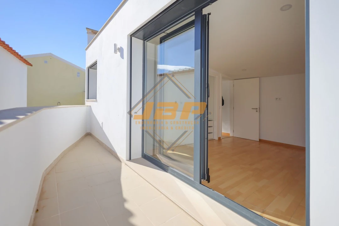 Moradia T1 para Venda em São Martinho do Porto Foto 2