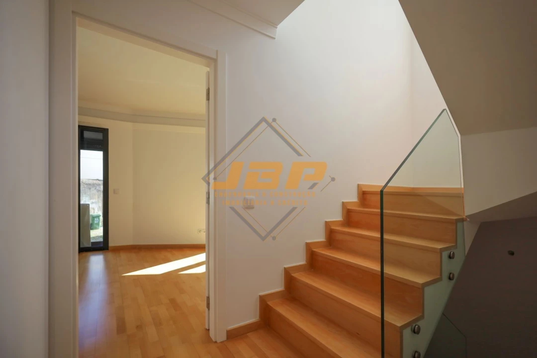 Moradia T1 para Venda em São Martinho do Porto Foto 8