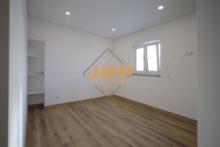 Moradia T3 para Venda em Maxial e Monte Redondo Foto 6