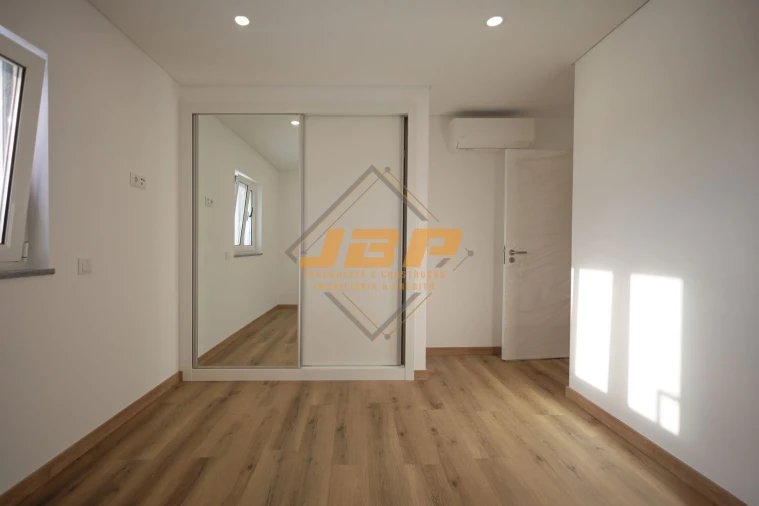 Moradia T3 para Venda em Maxial e Monte Redondo Foto 9