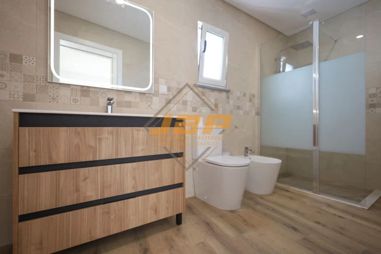 Moradia T3 para Venda em Maxial e Monte Redondo Foto 4