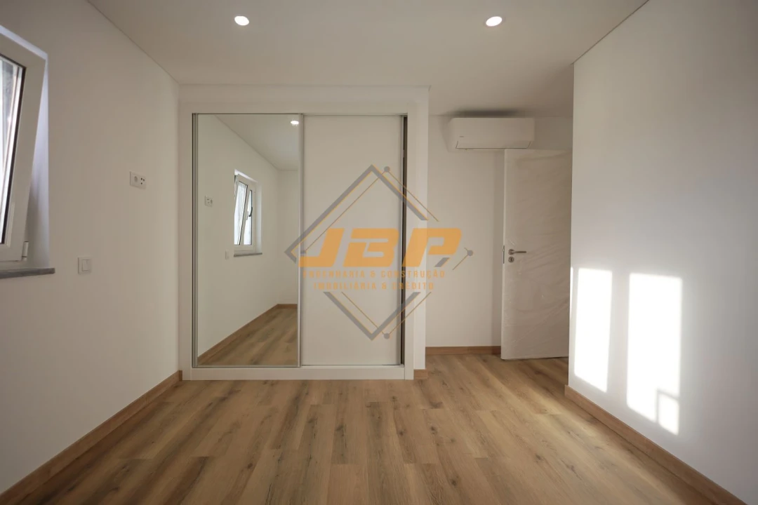 Moradia T3 para Venda em Maxial e Monte Redondo Foto 9