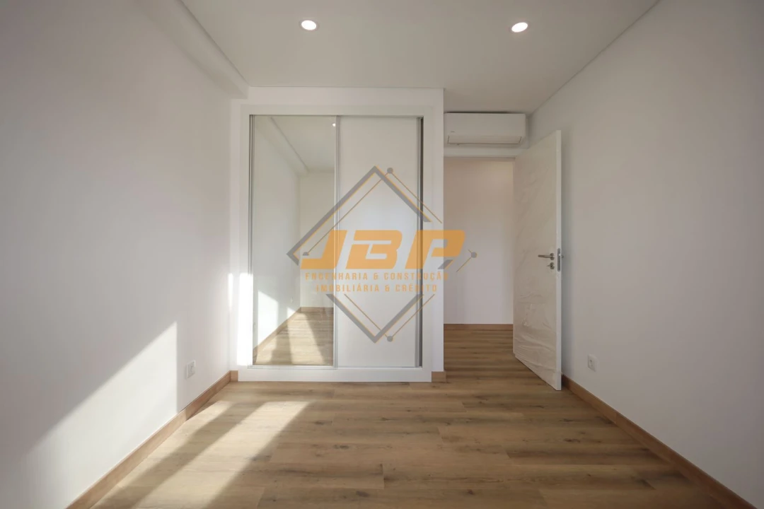 Moradia T3 para Venda em Maxial e Monte Redondo Foto 3