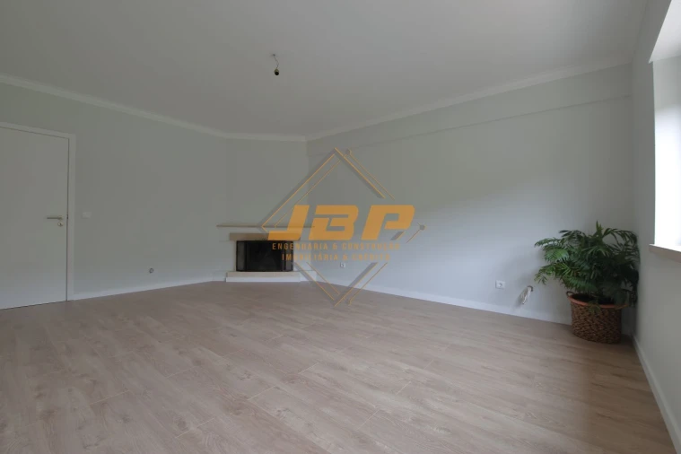 Apartamento T5 para Venda em Alcobaça e Vestiaria Foto 11