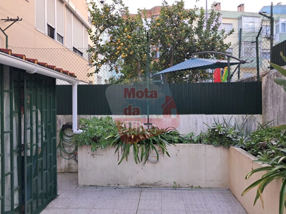 Apartamento T2 para Venda em Queluz e Belas Foto 22